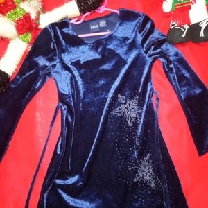Sz7/8 blue velvet dress with shiny design